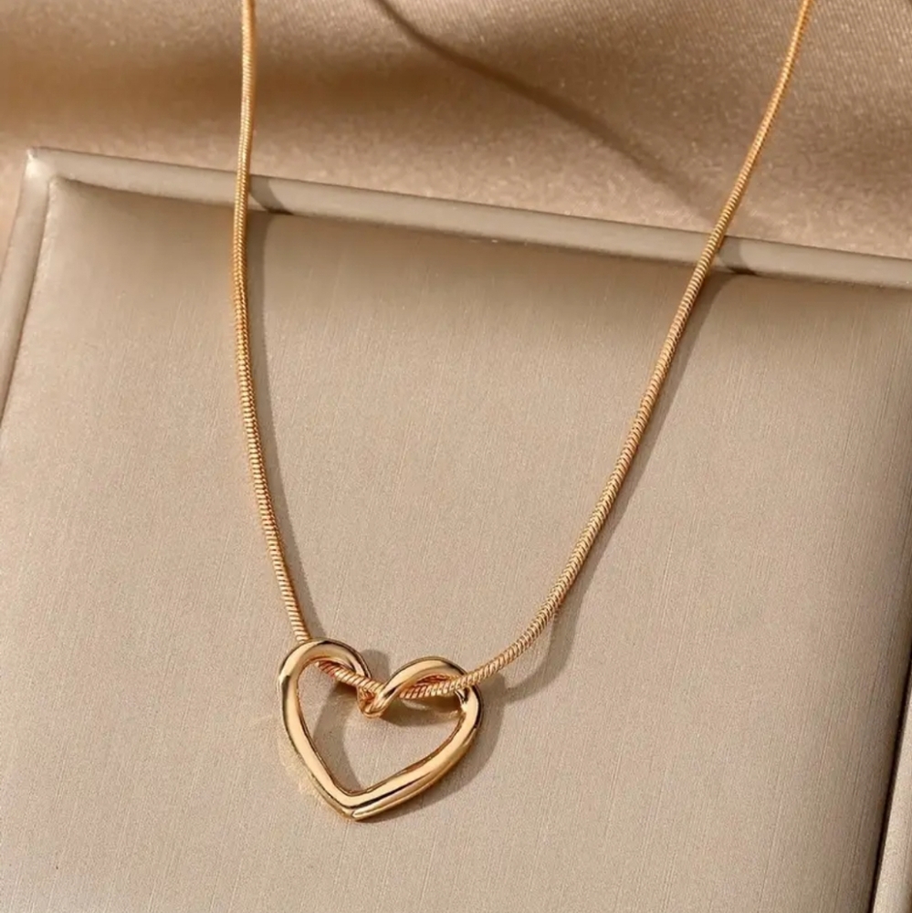 Hollow Gold Heart Pendant Necklace